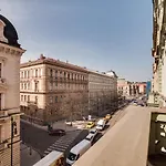 Charles Bridge - 3 Bedroom - Old Town