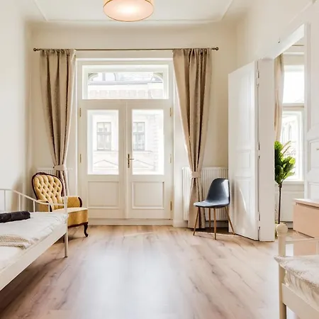 Charles Bridge - 3 Bedroom - Old Town *