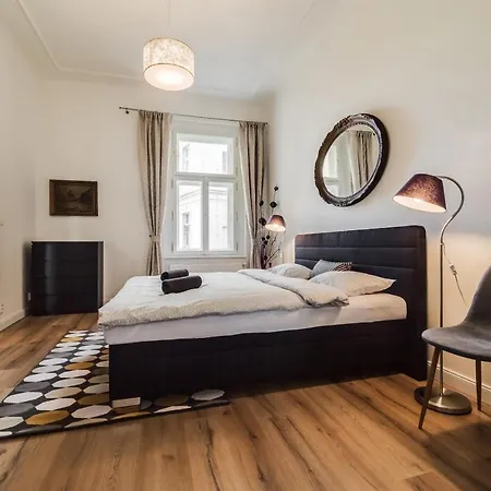Charles Bridge - 3 Bedroom - Old Town * Praga
