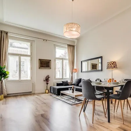 Apartamento Charles Bridge - 3 Bedroom - Old Town *