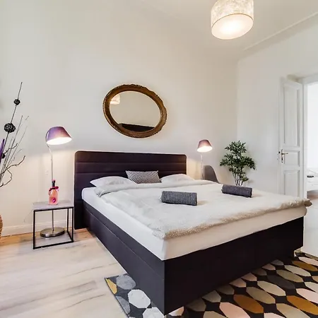 Apartamento Charles Bridge - 3 Bedroom - Old Town